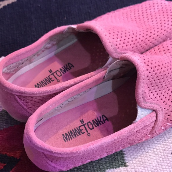 Minnetonka summer moccasins - Picture 2 of 4